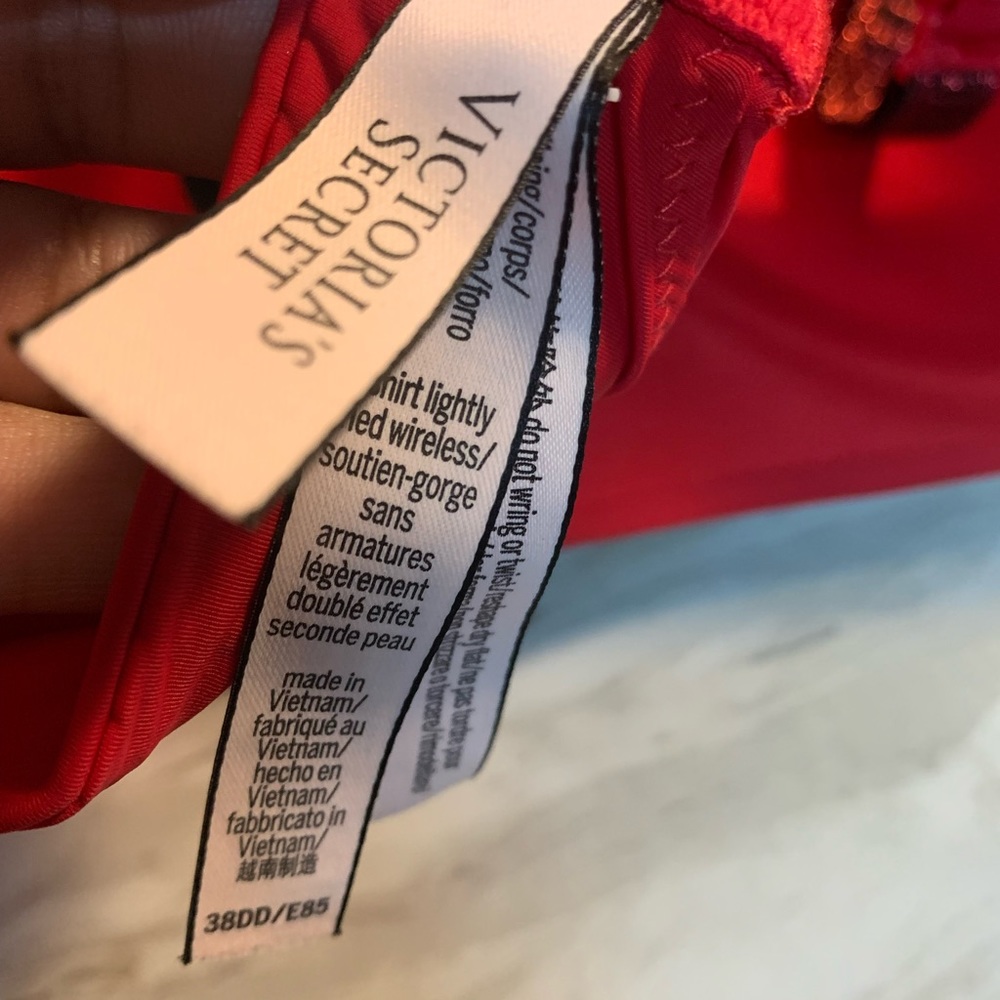 Victoria’s Secret Red T-shirt Bra Lightly lined Wireless